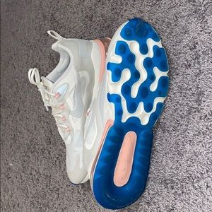 Nike 270 React